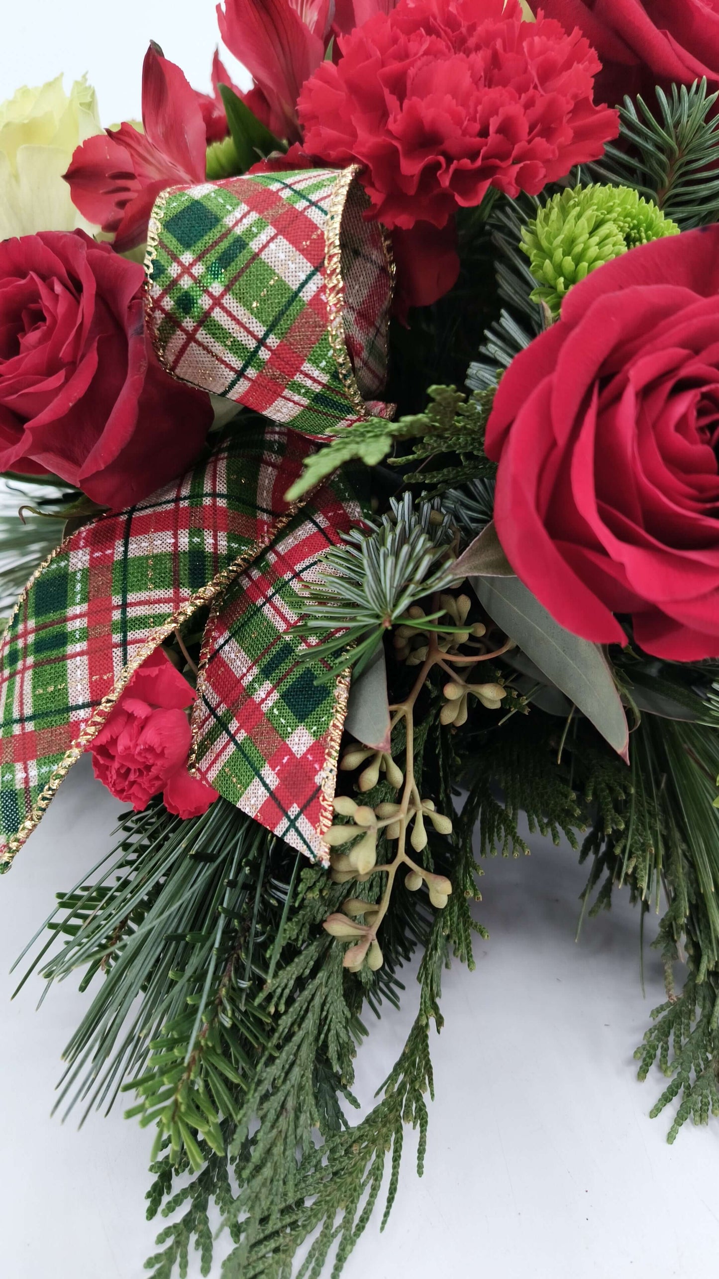 Centerpiece with alstroemeria